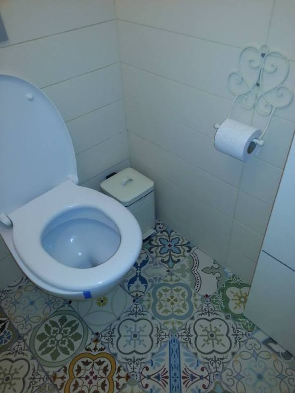 Toilet with ceramic tiles